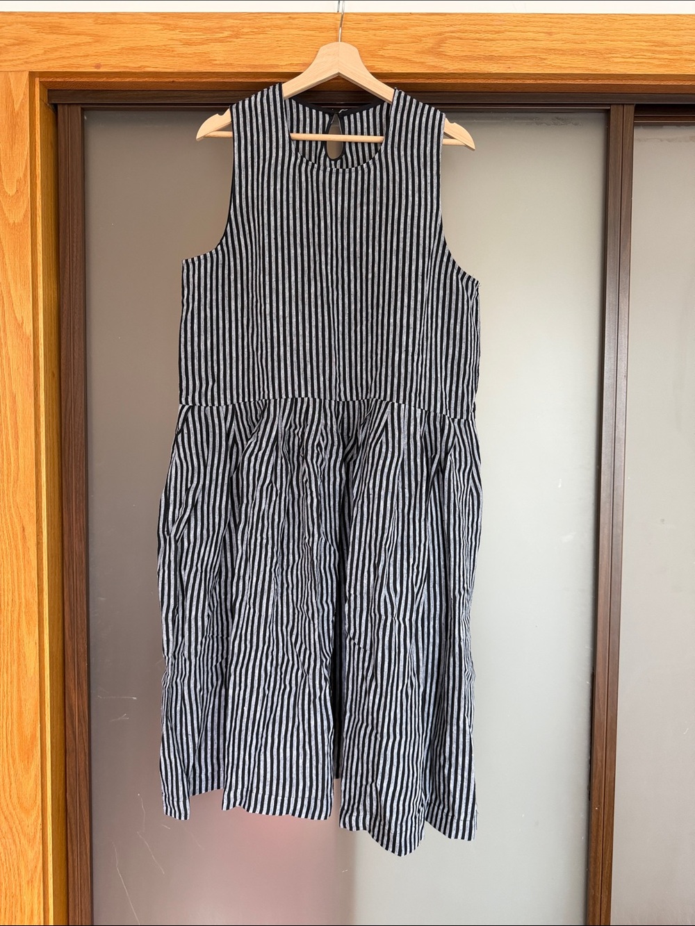 French high quality Fine Linen Black & White Striped Sleeveless Dress